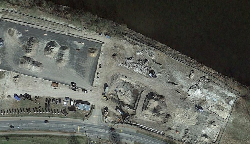 Beginn des Bodenaushubes am Hafenbecken (Quelle: Google-Earth, 3/18/2018)