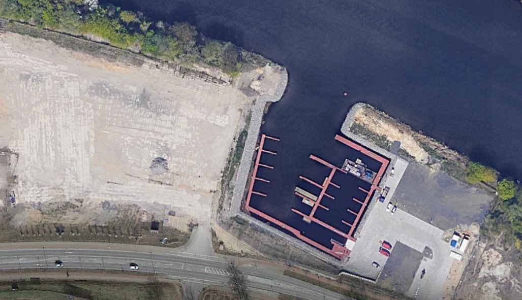 Fertigstellung des Hafenbeckens inklusive Steganlagen (Quelle: Google-Earth, 4/15/2019)